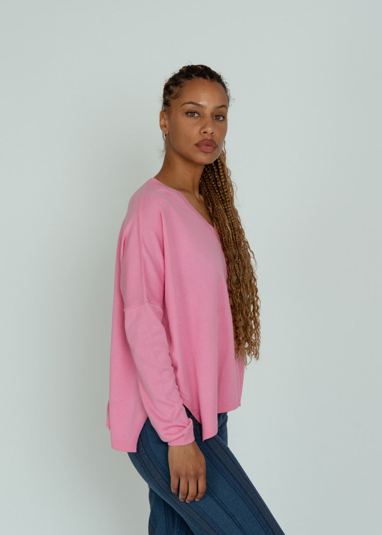 Allude Raspberry Relaxed V-Neck Sweater